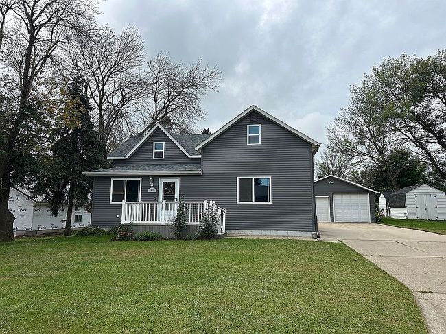 Photo of 405 W 6th St