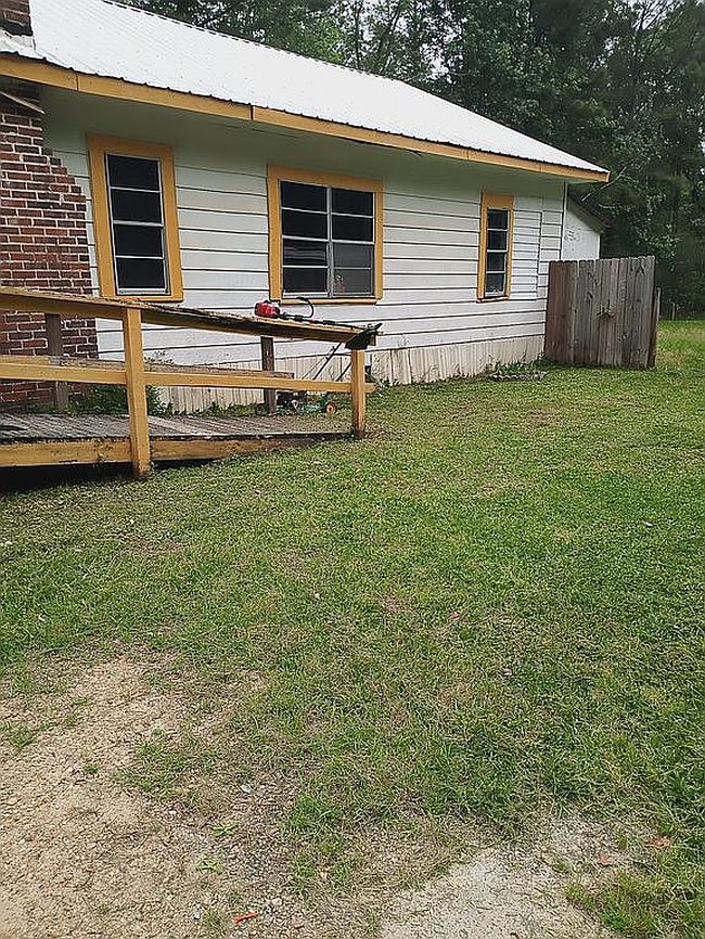 Photo of 105 Cedar Hill Loop, East Brewton, AL