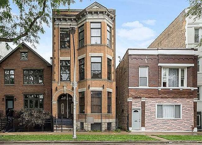 Photo of 3999 N Fremont St #A-B, Chicago, IL