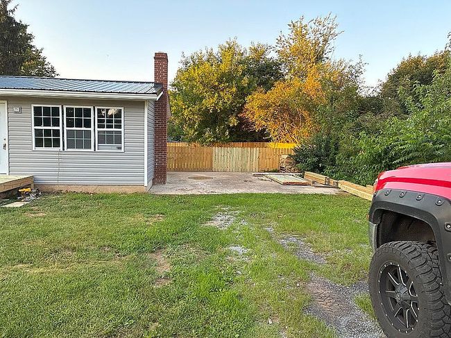 Photo of 585 Hanshew Ln, Martinsburg, WV