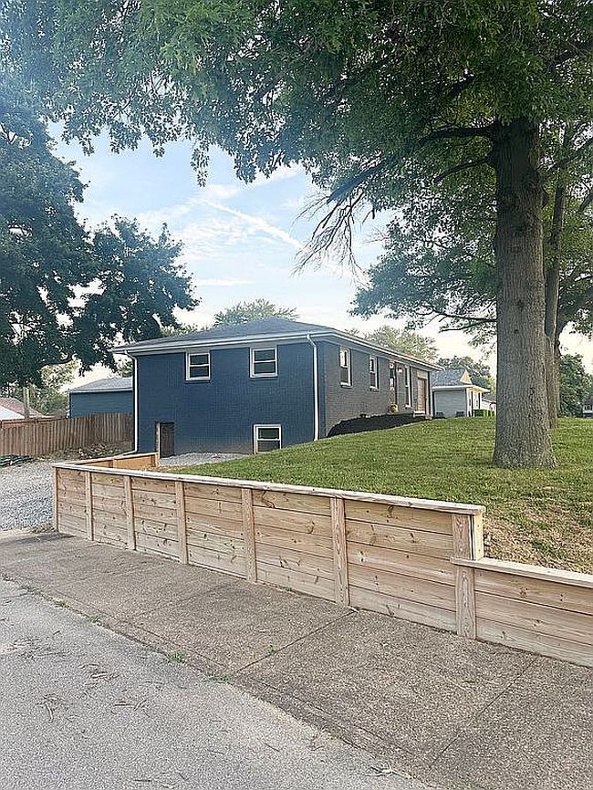 Photo of 1415 Mcelroy Dr, Boonville, IN