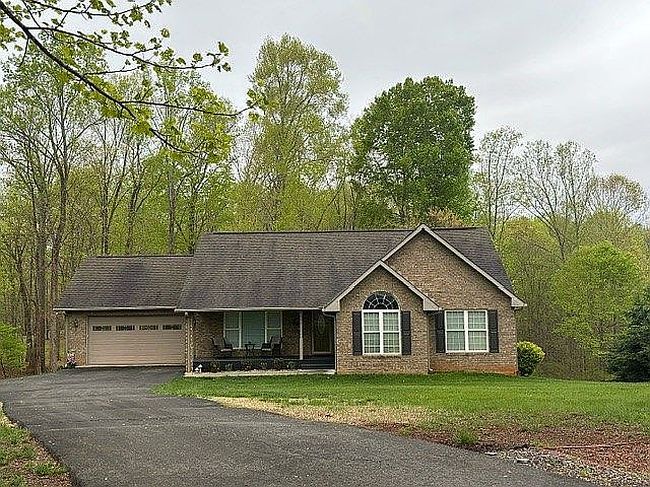 Image of 100 Lake Trail Ct