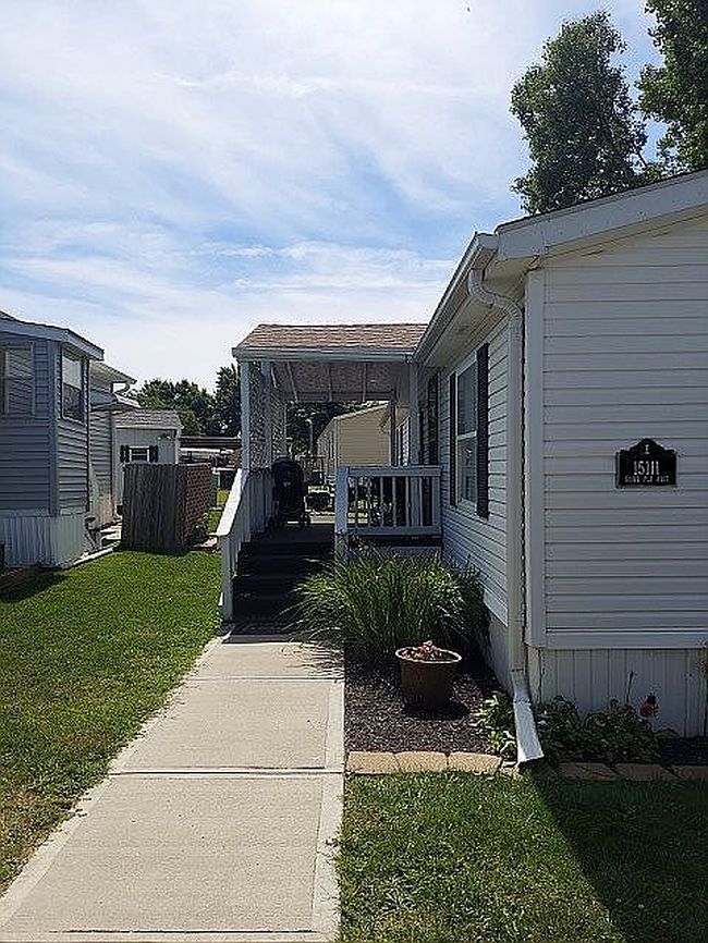 Preview of property located at 15111 Howe Plz #107