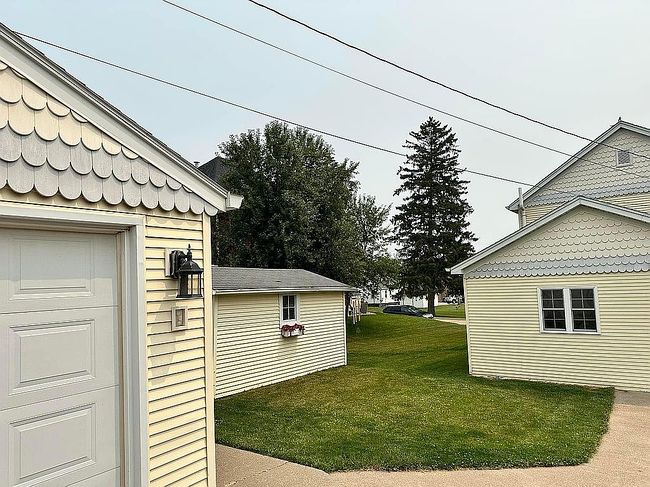 Photo of 104 N 4th St, Bellevue, IA