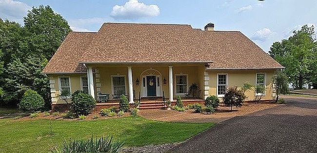 Photo of 455 Lakeshore Dr