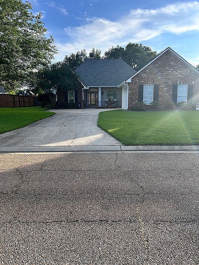 Preview of property located at 18497 Manchac Lake Dr