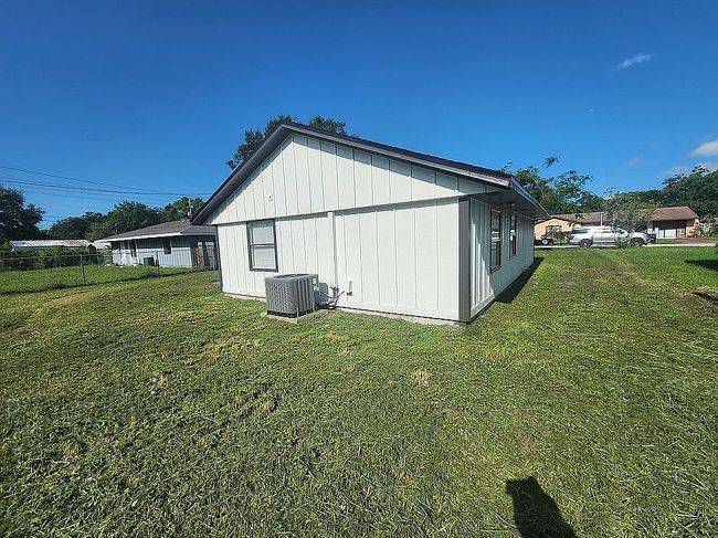 Image of 2353 Delrose Dr E