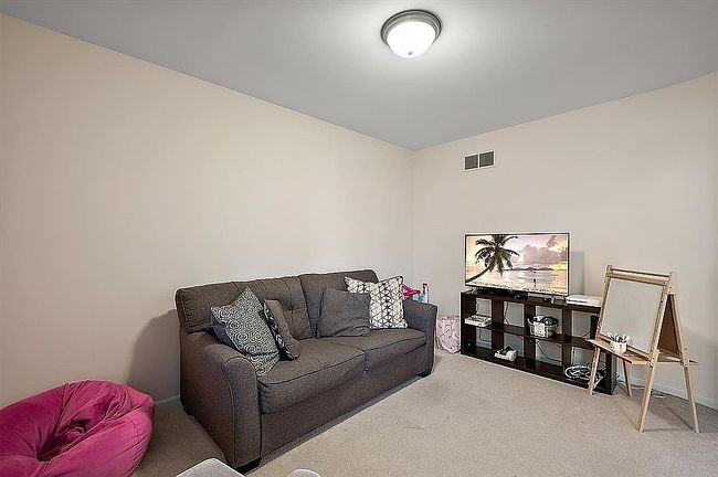 Photo of 16130 Bishopsgate Dr, Macomb, MI