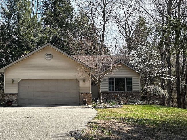 Photo of 8625 Bent Pine Dr, Lake Ann, MI