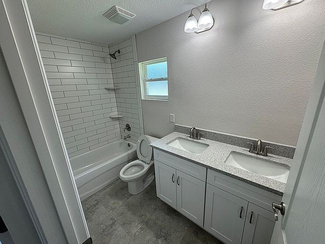 Image of 8768 N Salina Dr