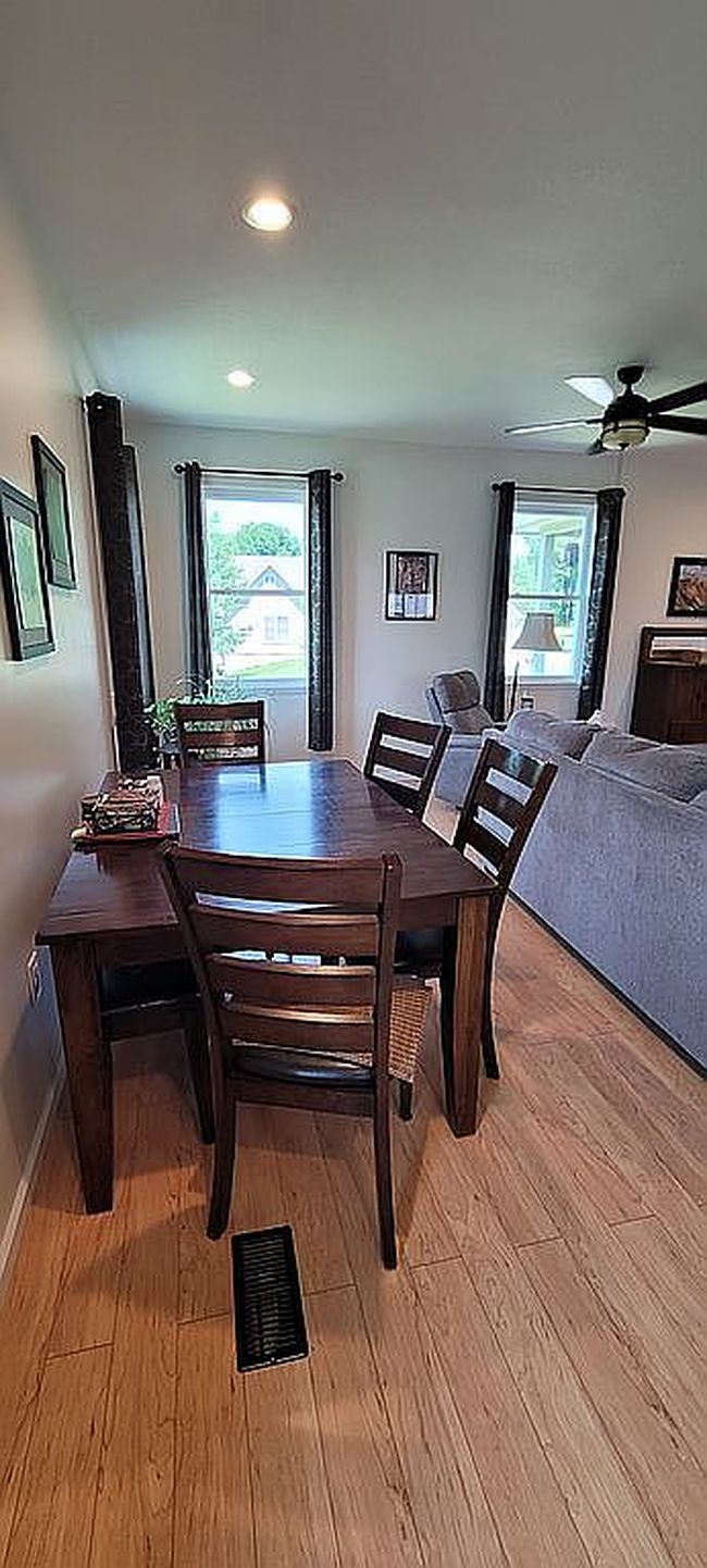 Photo of 311 Summerset Dr, Weston, MO