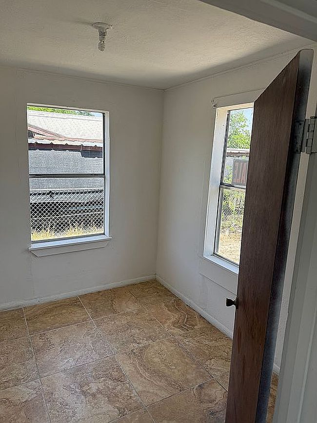 Preview of property located at 612 E Garza St