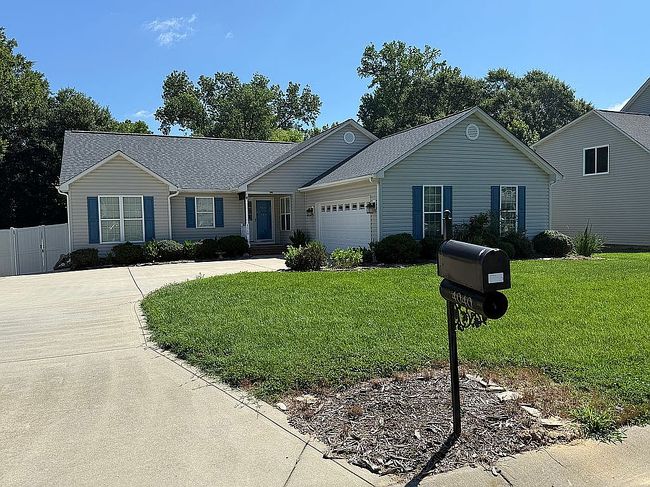 Photo of 4040 Hereford Ln, Dallas, NC