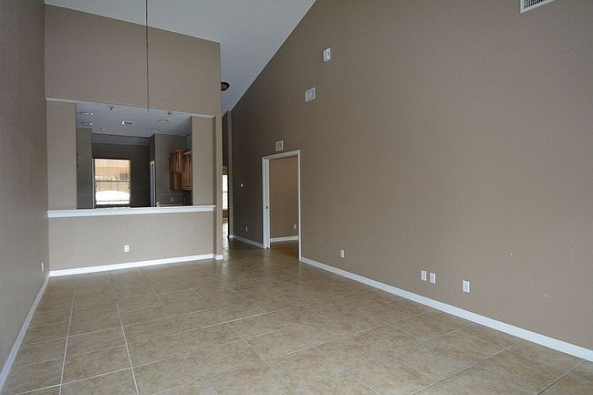 Photo of 1011 Fairwaycove Ln Unit 201, Bradenton, FL