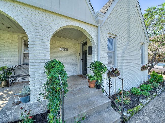 Additional photo 3 of property located at 2808 Nw 21st St