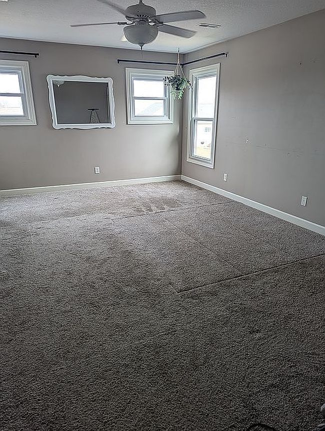 Image of 950 W Maple Ct
