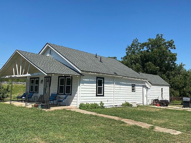Image of 100 E Lone Chimney Rd