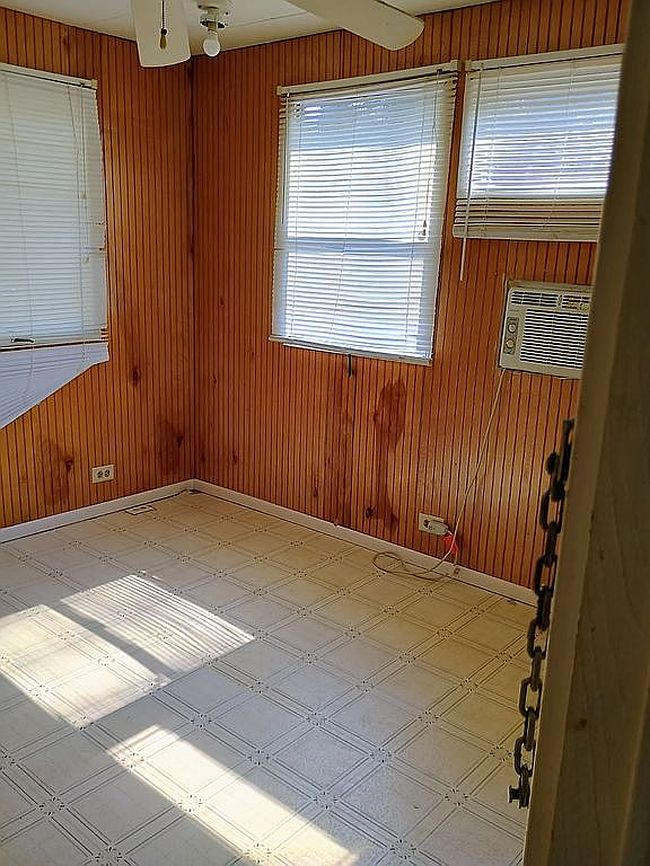 Image of 646 Pear Ln