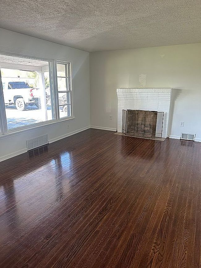 Image of 110 South Ln