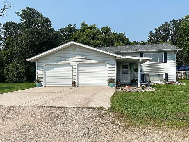 Photo of 37488 320th St, Roseau, MN