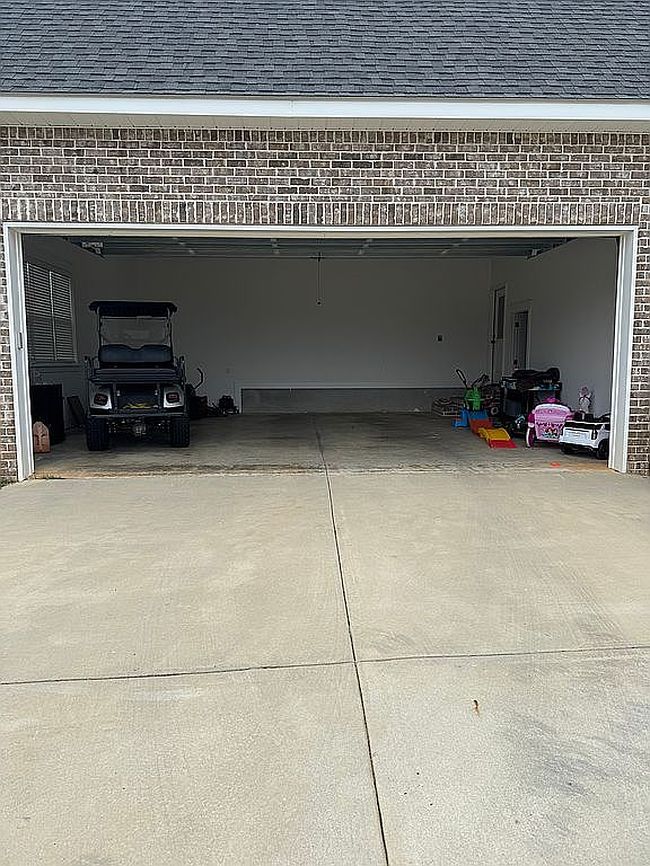 Photo of 221 Pebble Beach Dr, Eufaula, AL