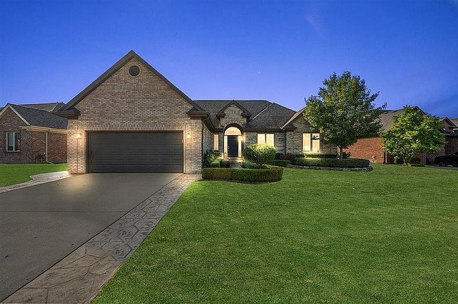 Photo of 16130 Bishopsgate Dr, Macomb, MI