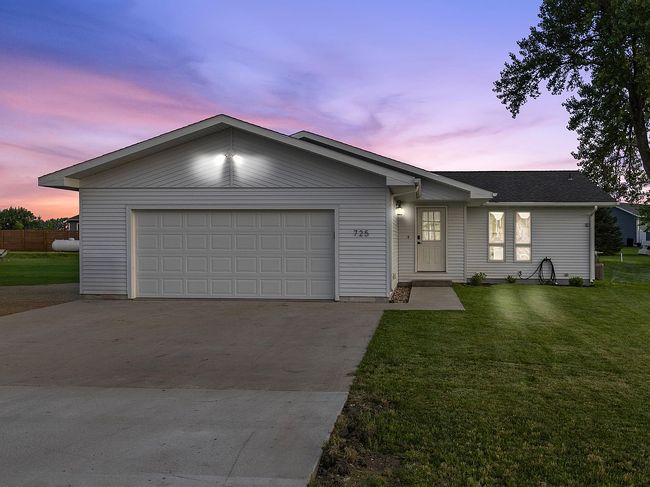 Photo of 725 Twilight Ave, Lake Norden, SD