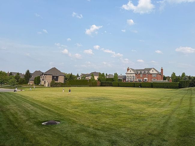 Photo of 2955 Croftshire Ct, Rochester, MI