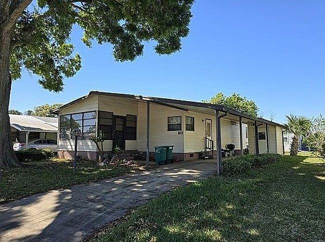 Additional photo 1 of property located at 2058 Royal Dr