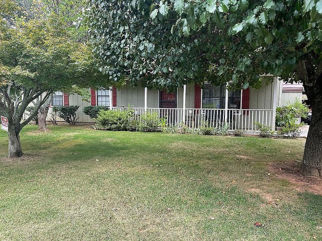 Photo of 575 College Ave Se