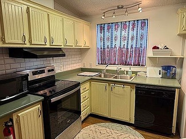 Image of 2399 Coconut Palm Dr Ne