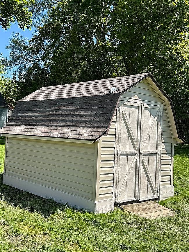 Image of 694 E Park Ave