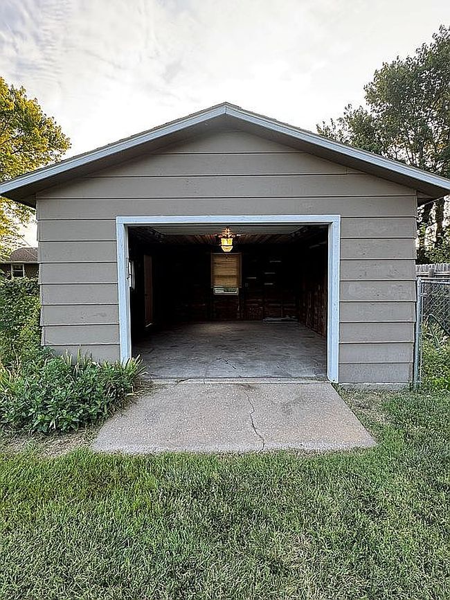Photo of 212 S Elm St, Hillsboro, KS