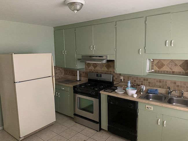Image of 3210 E Young St