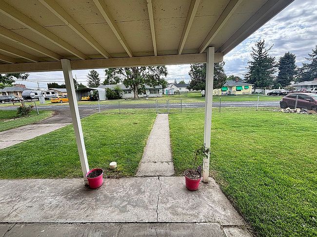 Photo of 506 Larson St, Grandview, WA