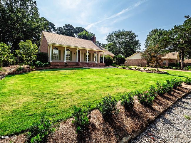 Photo of 220 Lakeshore Dr, Madison, MS