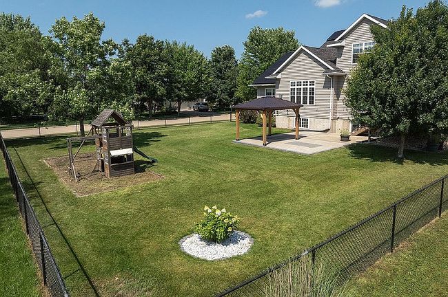 Photo of 250 N 16th Ave, Hiawatha, IA