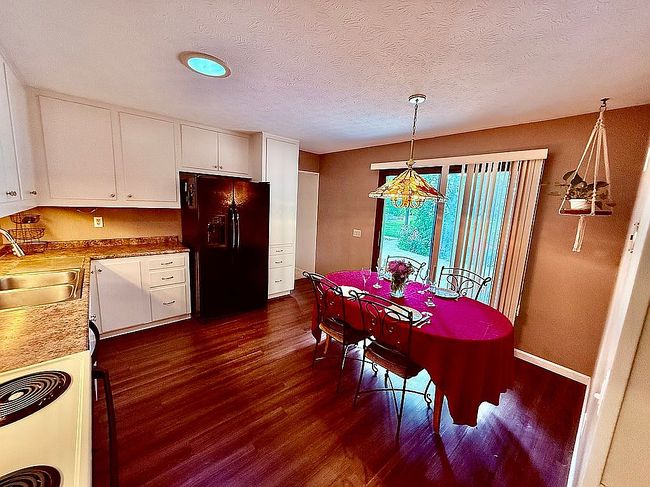 Photo of 8746 Barton Dr, Strongsville, OH