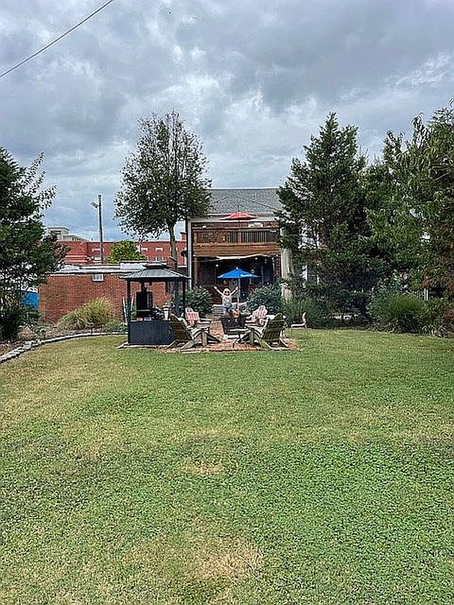 Image of 421 Monroe St