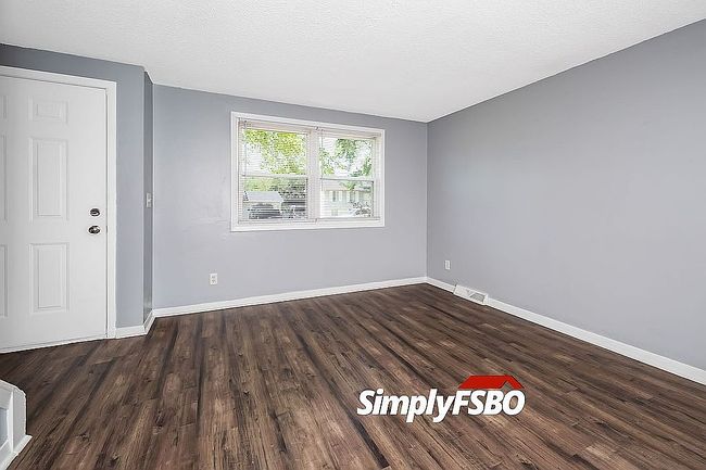 Photo of 3327 Clearwater Dr, Bettendorf, IA
