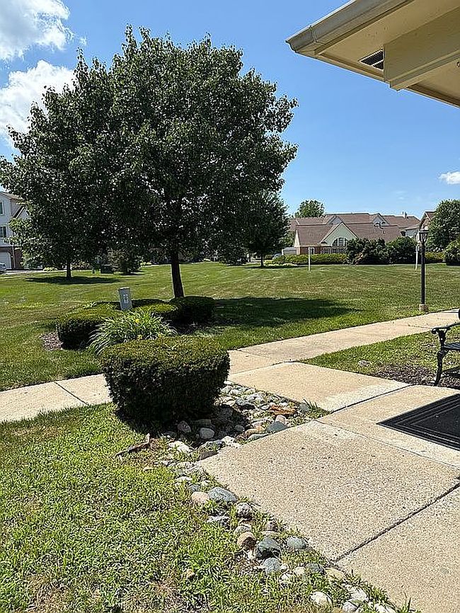Photo of 9562 Lakeside Dr, Ypsilanti, MI
