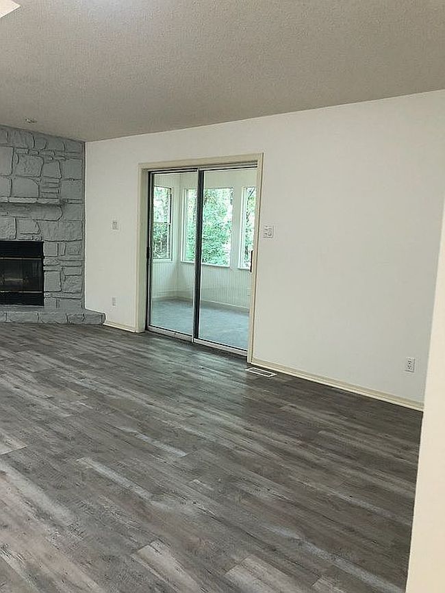 Additional photo 2 of property located at 24 Descollar Cir