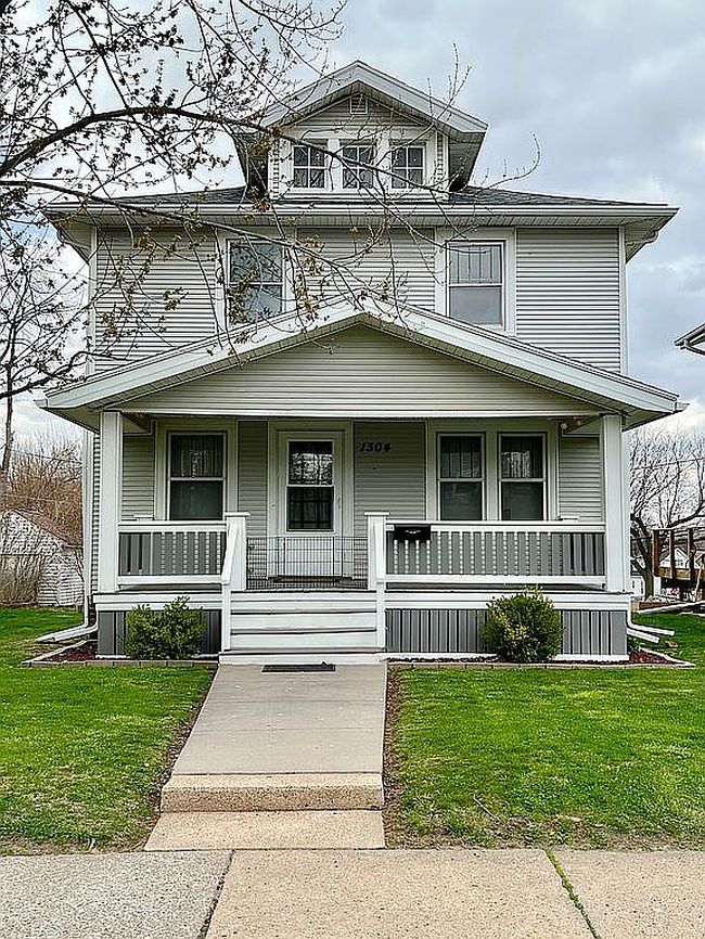 Preview of property located at 1304 Hinkley Ave Nw