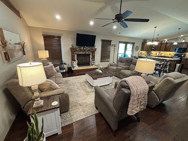 Image of 812 W 32nd Ave