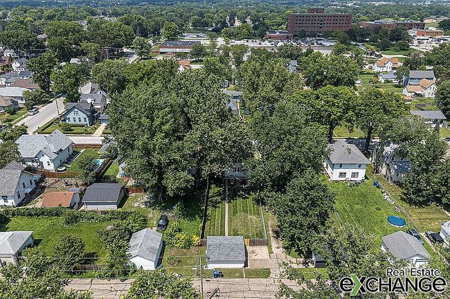 Photo of 1437 W High St, Davenport, IA