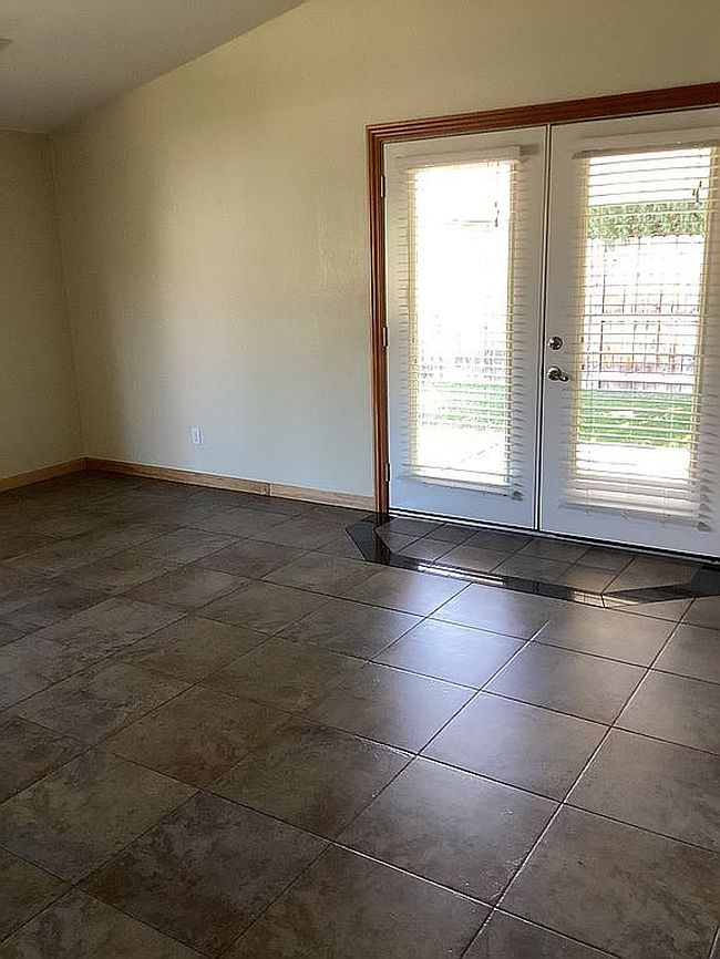 Photo of 1362 Greentree Way, Central Point, OR