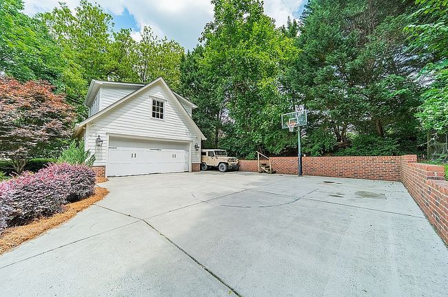Image of 3909 Ayscough Rd