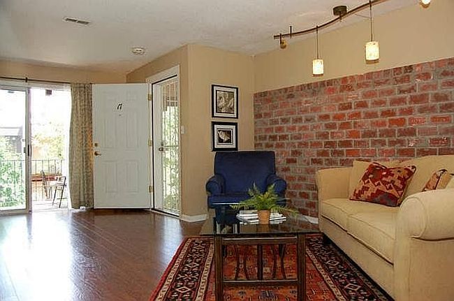Photo of 809 W 40th St Apt 17, Kansas City, MO