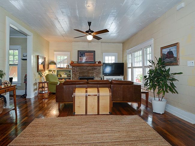 Additional photo 3 of property located at 5211 Victor St