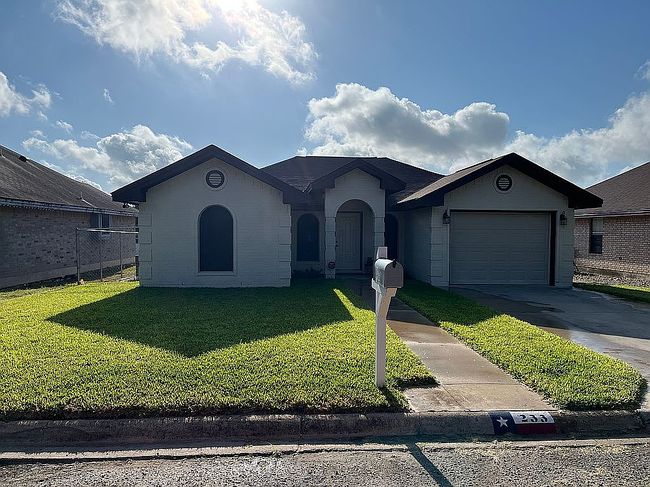 Photo of 233 River Oak Ave